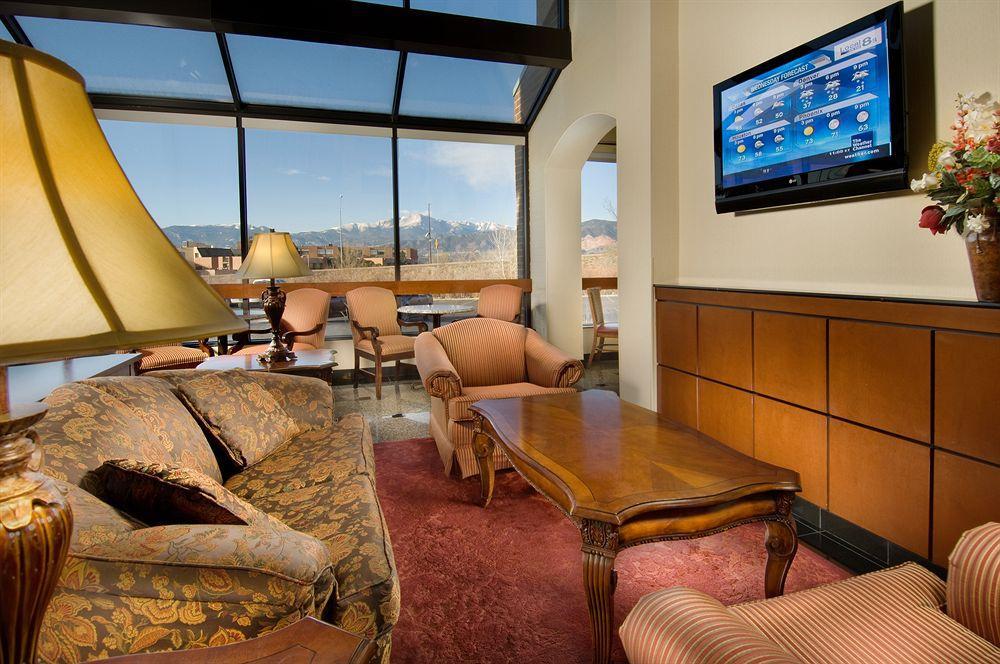Отель La Quinta By Wyndham Colorado Springs North Интерьер фото